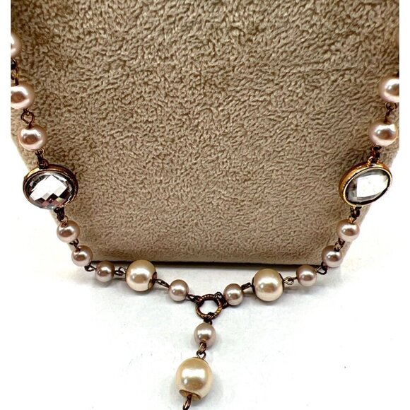 Vintage-Inspired Faux Pearl Necklace With Crystal Accents.  B97 - Picture 4 of 9
